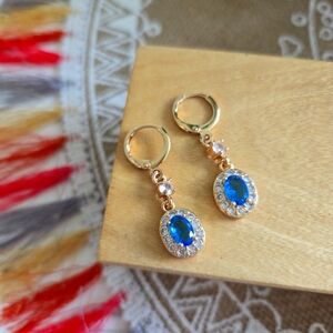 Beautiful Vintage Style Earrings Base metal Gold plated